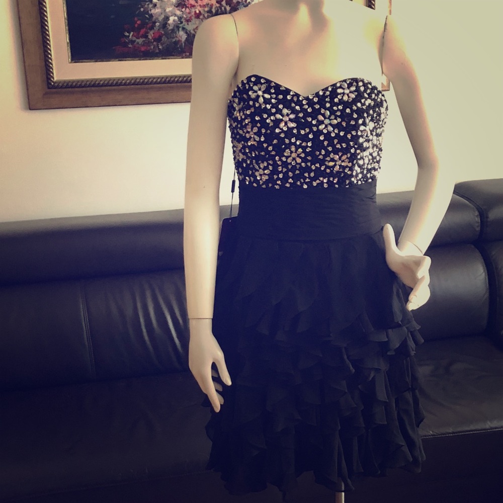 Little black dress Hot  dress🔥🔥🔥!